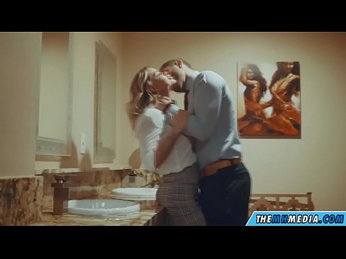 ❤️ 當一個豐滿的金發女郎在公共廁所引誘你時 色情 在 zh-tw.analpics.ru ❌️